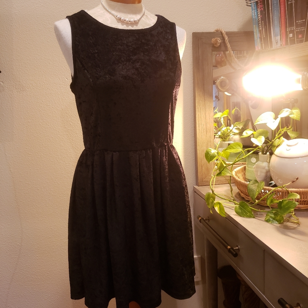 Crushed Black Velvet Sleeveless dress Sz LARGE